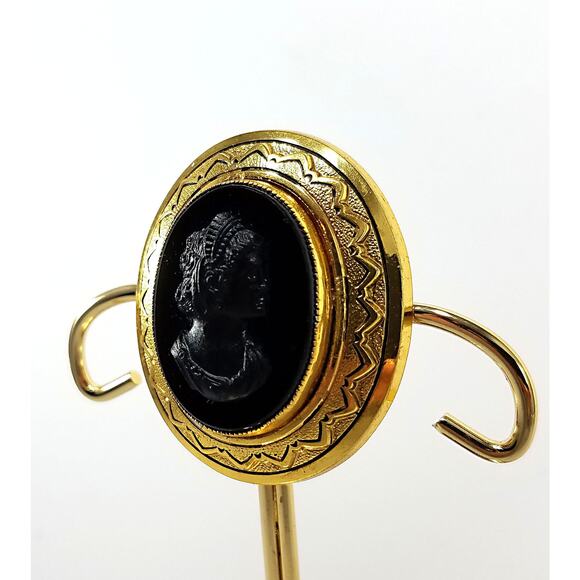 1960s Black Glass Cameo Brooch – Gold Plated Vintage Beauty - Picture 6 of 10